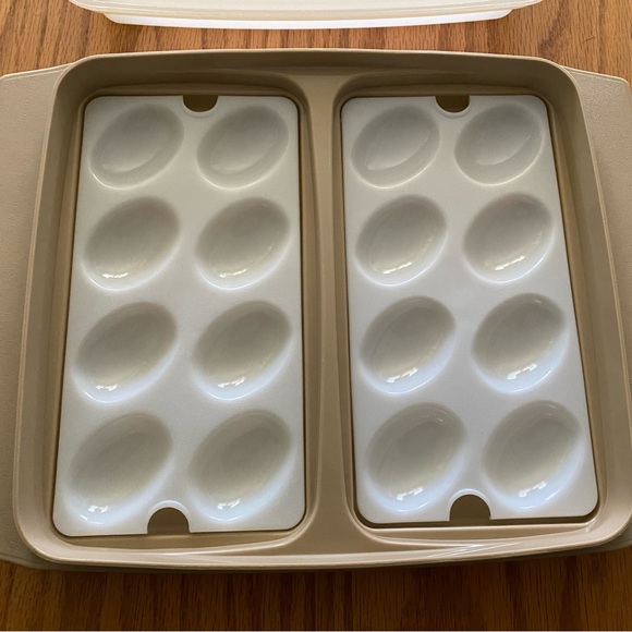 Vintage Tupperware Deviled Egg Keeper Storage - Picture 4 of 6